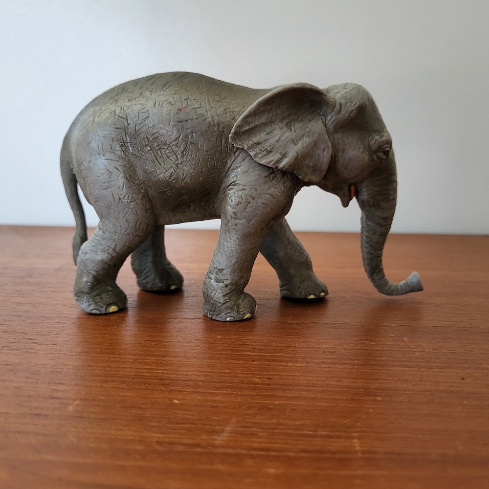 Blip Toys 2007 Heavy Adult Female Elephant Figure Toy